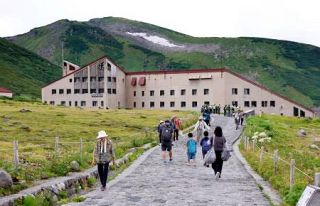 立山・室堂のレトロホテル、宿泊営業終了　標高２４５０メートル、登山の道しるべにも