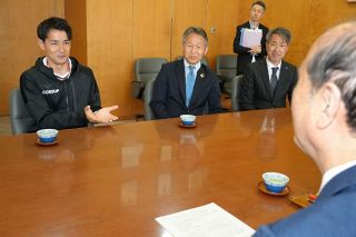 アジア大会でメダル獲得誓う　 アーチェリー・中西選手が岡山市長に