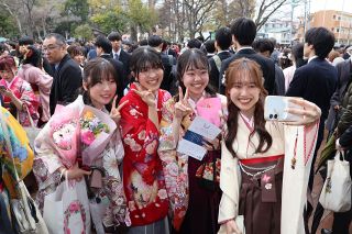 知識と経験礎に社会貢献を　３２６６人が卒業 岡山大