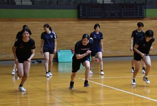 シーガルズ体力強化に力　走り込みや体幹トレーニング　長丁場乗り切るためのスタミナ養う