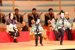 吉備津神社 再建６００年華やかに　中村又五郎さん一家 ハレノワで歌舞伎