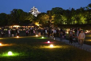 幻想庭園と烏城灯源郷 会期わずか　闇夜に浮かぶ名所 光の世界堪能