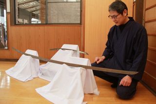 今村宮の２振り再生へ、奉納刀プロジェクト第３弾　瀬戸内・刀剣の里で研磨、寄付募る