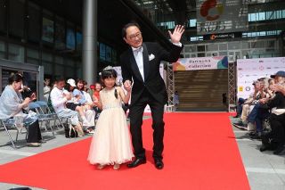 お気に入りの衣装でさっそうと　岡山で多世代ファッションショー