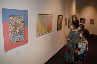 市民制作の絵画や写真展示　岡山シティミュージアムで美術展