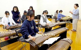 ふくやま祝祭邦楽団が練習開始　国際音楽祭に向け福山琴奏でる