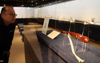 お守り刀の力作一堂に　瀬戸内の備前長船刀剣博物館で展覧会開幕　「見とれてしまう美しさ」