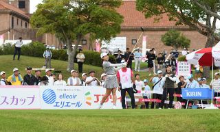 勝負の決勝Ｒスタート　混戦を抜け出すのは誰か　山陽新聞レディース杯ゴルフ最終日