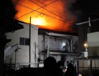 岡山でコーポ全焼　やけどなどで３人搬送【動画あり】　