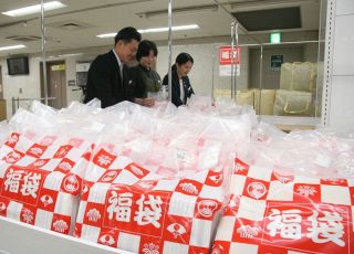 天満屋岡山店、福袋２７日発売　県内の商業施設は年末年始に