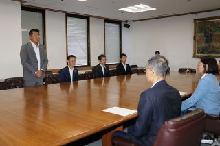 都市対抗野球「４強以上を」　ＪＦＥ西 倉敷市長に健闘誓う