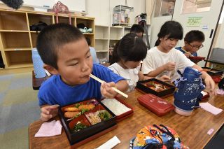 夏休みの学童で昼食の有料配食試行　福山市内５カ所 