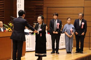 がん撲滅に決意新た 岡山で征圧大会　啓発活動貢献の２８個人・団体表彰