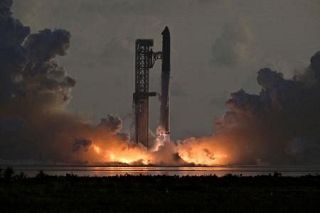 「スターシップ」打ち上げ　スペースＸ、初の地球周回軌道へ