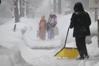 列島は大雪、１０日にかけ警戒を　強い冬型、交通障害の恐れ