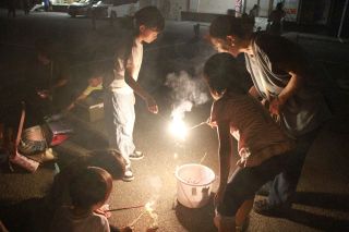 親と暮らせない子と住民交流　瀬戸内市で花火大会
