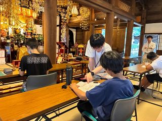 歴史ある本堂で生徒ら集中　吉備中央、妙本寺で学習特訓