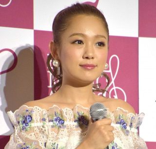 西野カナ、ツアー合間のオフショット公開　ファン「しごでき」「ネイルもクロックスも載せてくれてありがとう」