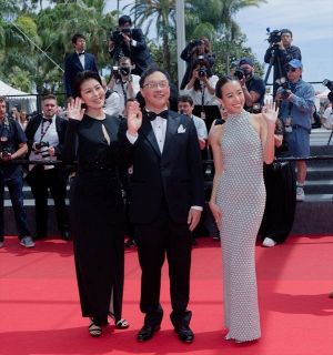 【カンヌ映画祭】松たか子＆石橋静河、7分間のスタンディングオベーションに笑顔　岡山県奈義町モデル 深田晃司監督『ナギダイアリー』公式上映