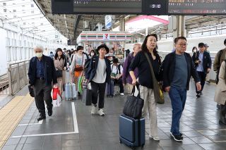 古里、行楽地へ、いざ ＧＷ本格化　岡山駅など混み合う