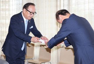 子どもの健全育成へ１００万円寄付　岡山市ぱちんこ・パチスロ店組合