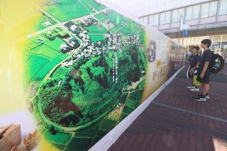 古代吉備国や宇喜多家ＰＲ　岡山市がＪＲ岡山駅にシート掲示