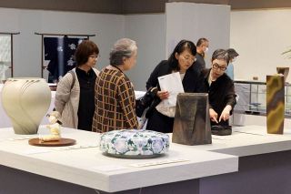 技と感性溶け合う優品　日本伝統工芸中国展 岡山で開幕