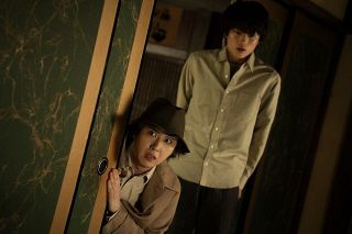 尾上松也版・金田一耕助が「八つの掟」を案内　岡山県内各地で撮影された映画『八つ墓村』異色のマナーCM風映像公開