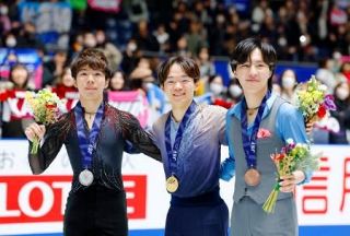 フィギュア鍵山２連覇で五輪代表　２位佐藤、３位三浦も確実