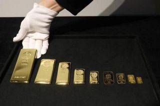 金価格高騰で売る高齢者に買いたい若者、投資ブームで小型地金の製造追いつかず　異例の事態に警戒感、それでも「今後も上昇」との声