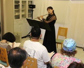 優美なフルートにうっとり　玉野・こころの里でコンサート