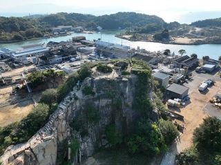 児島湾・犬島諸島編（５）犬石大明神　岩山頂上に鎮座する巨岩