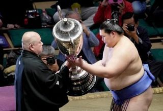 「第７５代横綱大の里」決定へ　全勝逃すも初日から強さ