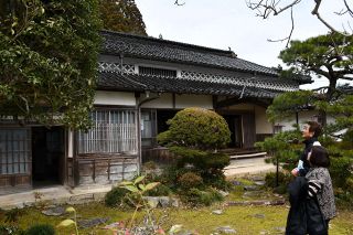 江戸期の「戸田家住宅主屋」初公開 新見　豪壮な座敷など見学