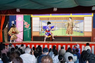 横仙歌舞伎 情感豊かに熱演 観客が伝統芸楽しむ　奈義・松神神社で春の公演