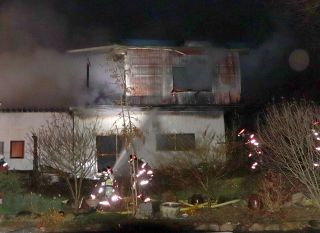 笠岡で民家全焼　けが人なし