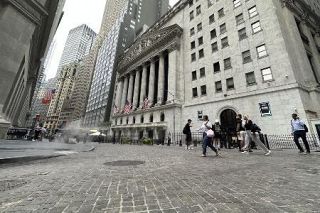 ＮＹ株続伸、１４１ドル高　米ＦＲＢ利下げ期待で買い