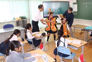 伝統芸能「唐子踊」理解深める　瀬戸内・牛窓東小 保存会が学習会