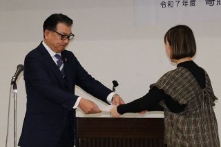 生保岡山県協会、玩具や助成金寄贈　福祉に携わる２０団体に