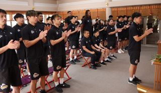 必勝を祈願　今季Ｂワン参戦のトライフープ