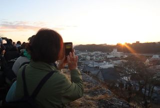 初日の出眺めて年明けを　岡山、広島東部のスポット紹介