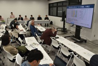 福山駅前 広場や乗降場配置案示す　再整備事業で市が市民説明会