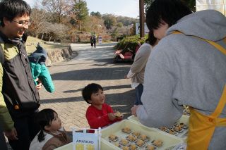 米粉と甘栗でたこ焼き風スイーツ　岡山県農業開発研、来春にも完成へ