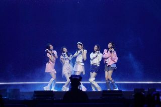 ILLIT、『Weverse Con Festival』で弾けるパフォーマンス　　WONHEEの“3段高音”も魅了