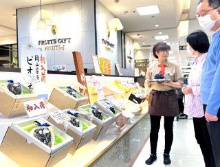 甘み上々、特産ピオーネ初入荷　天満屋岡山店