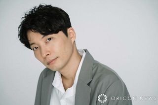 星野源、超レアな幼少期ショット　反響相次ぐ「かわいい！」「八百屋さんだったんですね！」