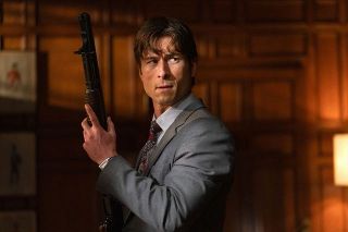 “次世代のトム・クルーズ”と期待のグレン・パウエル、共演者が魅力を語る『大富豪になるための正しい殺し方』特別映像