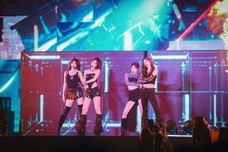 LE SSERAFIM、デビュー後初のワールドツアー日本公演開幕　KAZUHA「FEARNOTは宝物のような存在」
