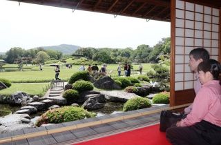 殿様気分、新緑の後楽園一望　「延養亭」特別公開が始まる