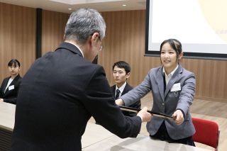 ブレイキン・岸本選手（翠松高）らたたえる ＯＨＫスポーツ功労者賞